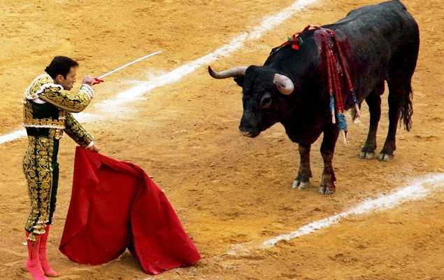 Bullfighting - 12 Most dangerous sports in the world you might don't know